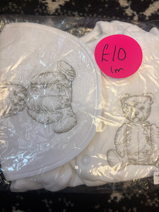 Bear babygrow & bib set UP TO 1M